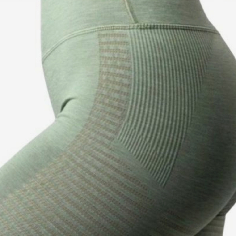 Alphalete halo leggings in sage green
